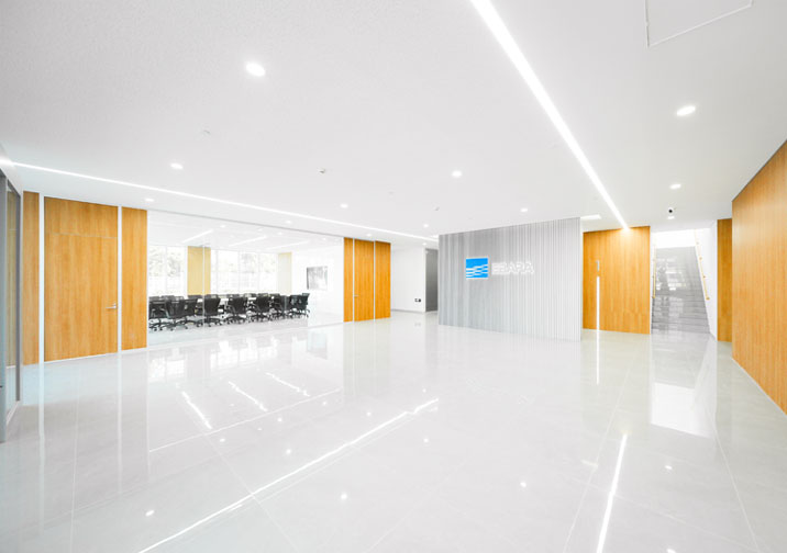 1F Hall